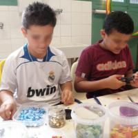 Atelier mosaïque sur le thème du recyclage, école du Careï (Menton).